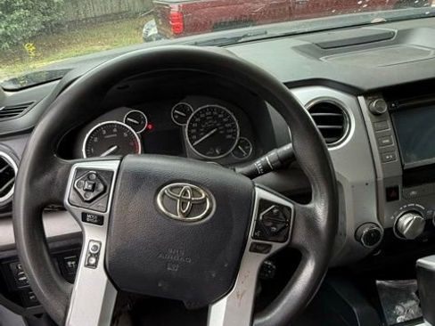 Used 2017 Toyota Tundra SR5 w/ SR5 Upgrade Package image 11