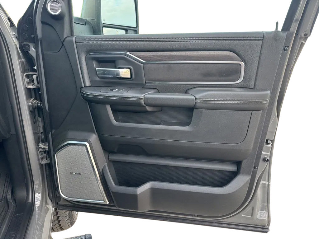 New 2026 RAM 2500 Laramie AWD/4WD image 25