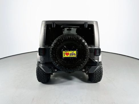 Used 2017 Jeep Wrangler Unlimited Rubicon w/ Connectivity Group AWD/4WD image 8
