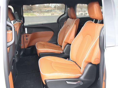 New 2026 Chrysler Pacifica Pinnacle image 23