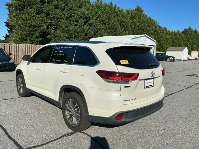 Used 2019 Toyota Highlander XLE FWD image 7