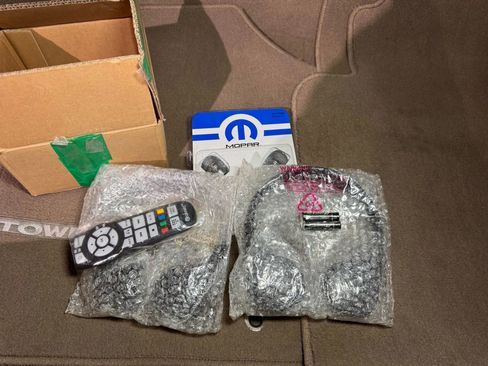 Used 2014 Chrysler Town & Country Touring-L w/ Driver Convenience Group image 37