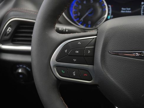 Used 2024 Chrysler Pacifica Pinnacle image 39