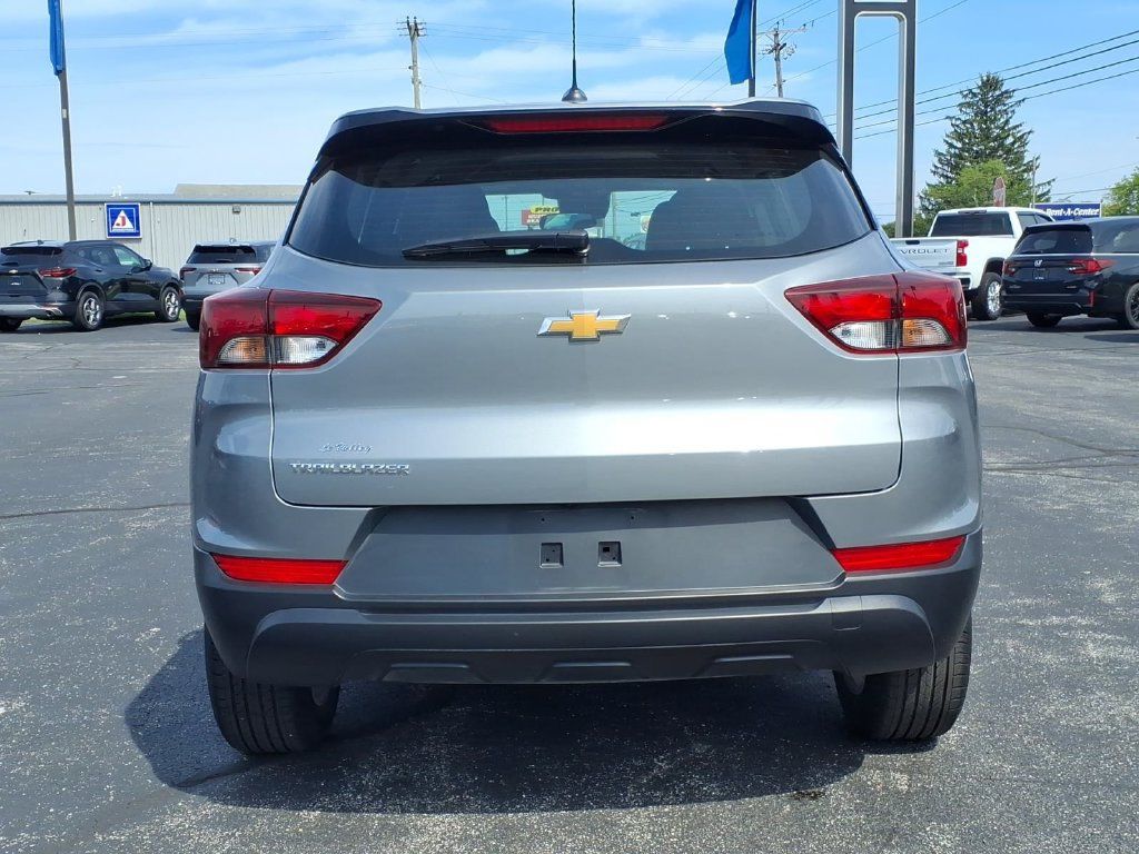 Used 2023 Chevrolet TrailBlazer LS FWD image 9