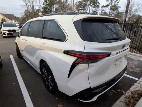 Certified 2024 Toyota Sienna XSE image 5