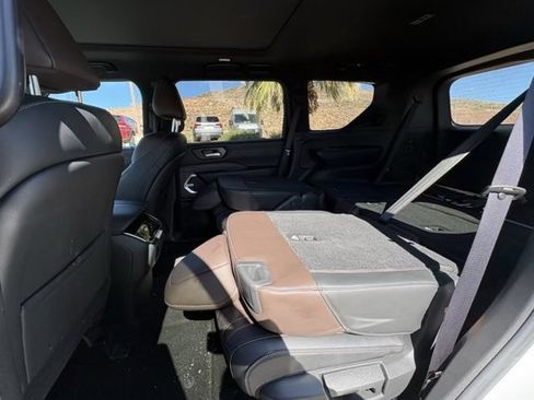 Used 2025 Nissan Armada Platinum Reserve AWD/4WD image 10