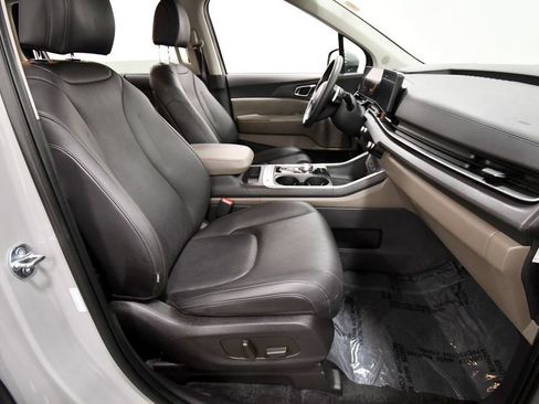 Certified 2026 Kia Carnival EX FWD image 18