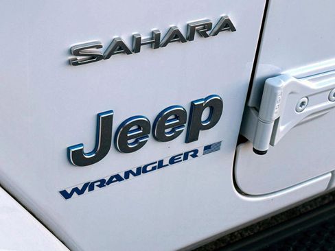 Used 2023 Jeep Wrangler Unlimited Sahara w/ Cold Weather Group image 6