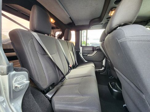 Used 2018 Jeep Wrangler Unlimited Sport S image 38