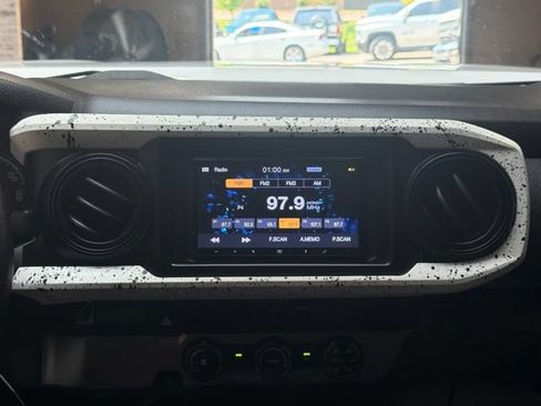 Used 2017 Toyota Tacoma SR RWD image 15