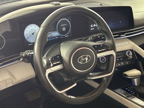 Used 2021 Hyundai Elantra Limited FWD image 14