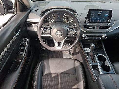 Used 2025 Nissan Altima 2.5 SR FWD image 11