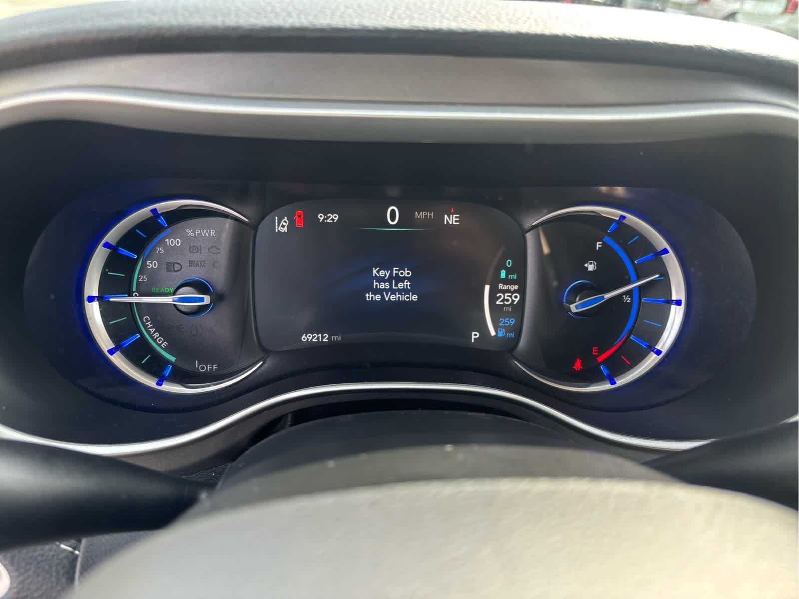 Used 2023 Chrysler Pacifica Touring-L FWD image 25