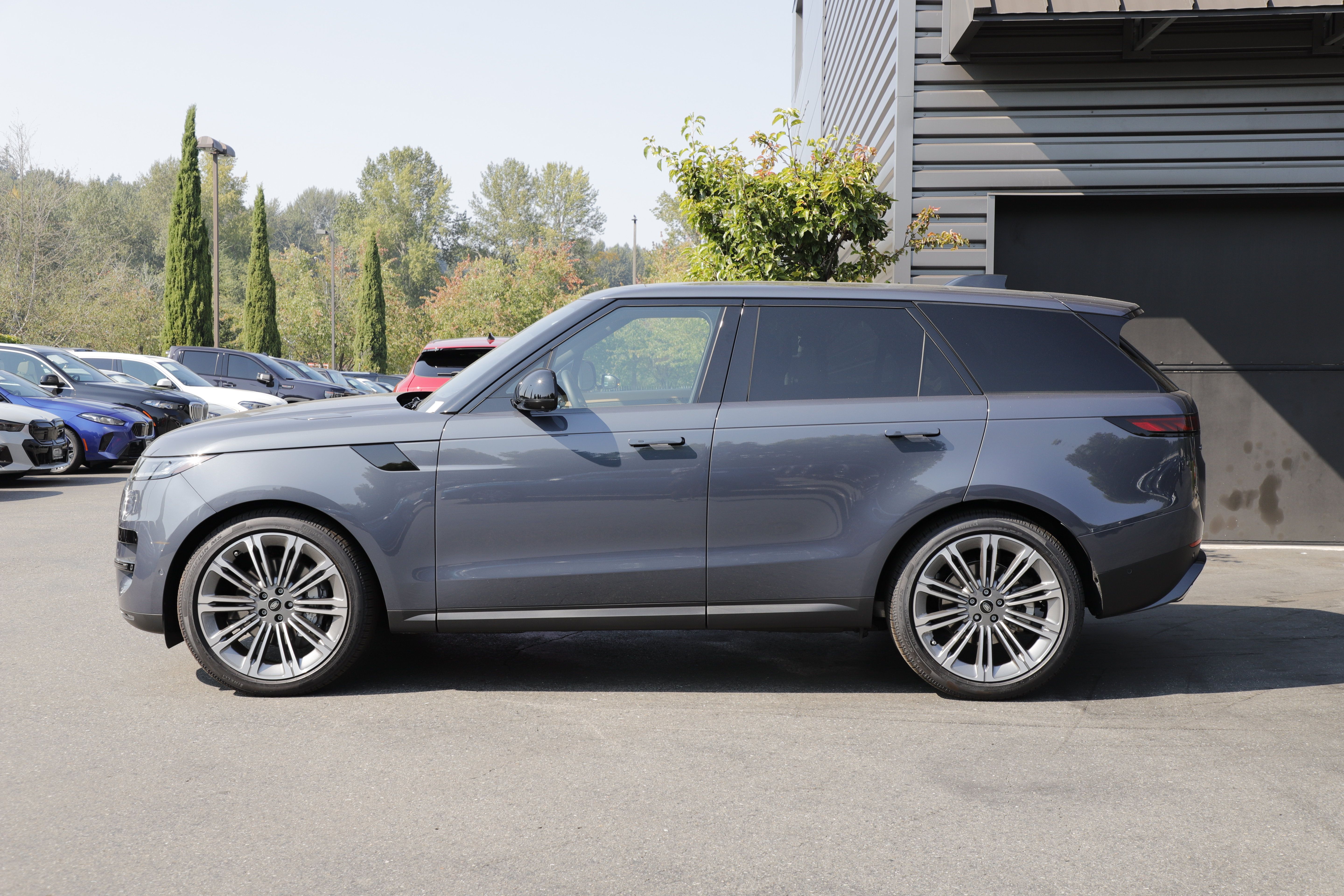 New 2025 Land Rover Range Rover Sport SE AWD/4WD image 7