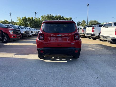 Used 2018 Jeep Renegade Latitude AWD/4WD image 38