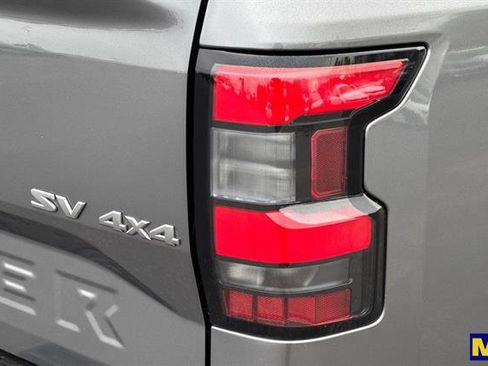 Used 2024 Nissan Frontier SV w/ Technology Package image 33