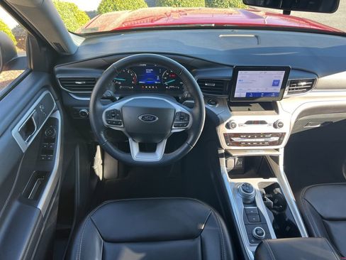 Used 2022 Ford Explorer XLT w/ Equipment Group 202A image 2