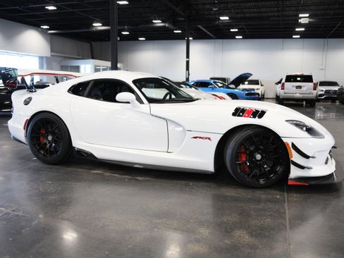 Used 2017 Dodge Viper ACR w/ Extreme Aero Package RWD image 9