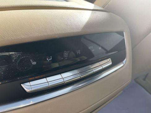 Used 2022 Cadillac Escalade Premium Luxury image 32