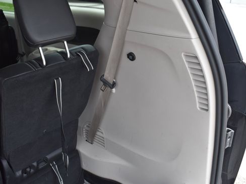 Used 2023 Chrysler Pacifica Touring-L FWD image 55