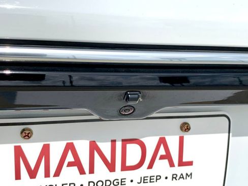 Used 2025 Jeep Wagoneer L Series II AWD/4WD image 47