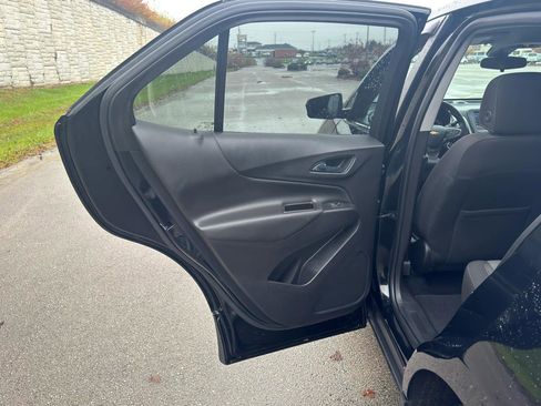 Used 2021 Chevrolet Equinox LT image 40