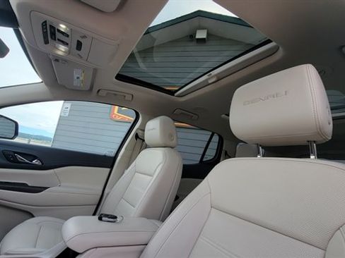 Used 2023 GMC Acadia Denali w/ Denali Ultimate Package AWD/4WD image 16