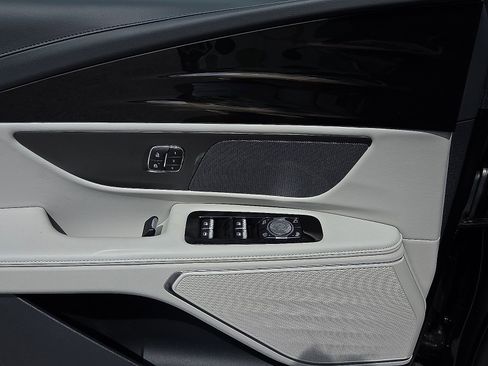 New 2026 Lincoln Nautilus Premier AWD/4WD image 13