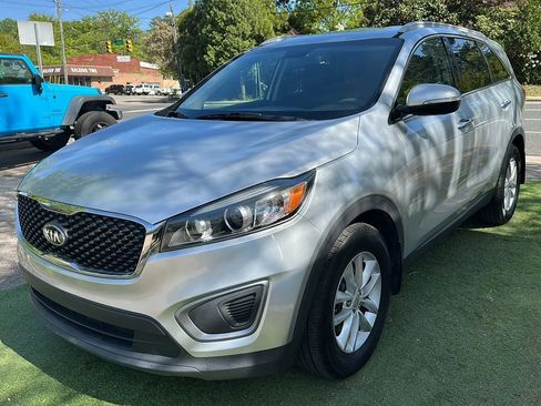 Used 2016 Kia Sorento LX image 3