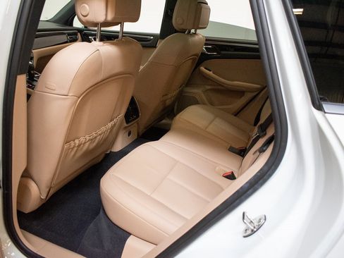 Certified 2025 Porsche Macan image 22