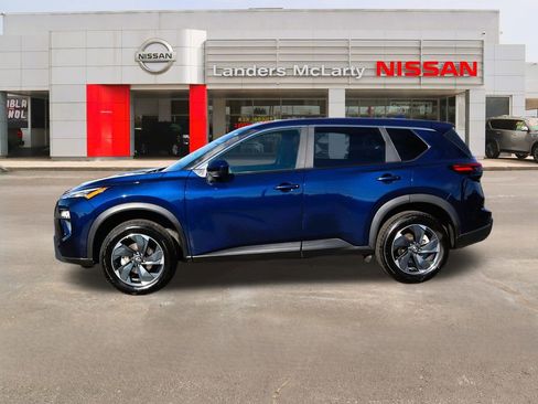 Used 2024 Nissan Rogue SV image 6