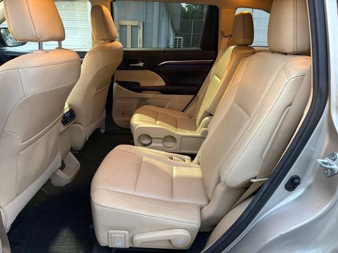 Used 2016 Toyota Highlander Limited Platinum AWD/4WD image 11
