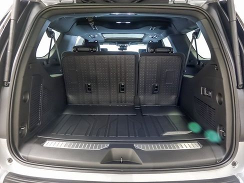 New 2026 Chevrolet Suburban Premier image 26