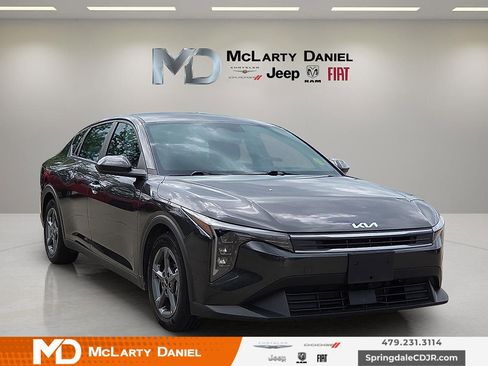 Used 2025 Kia K4 FWD image 1