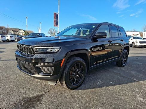 Certified 2024 Jeep Grand Cherokee Altitude image 3