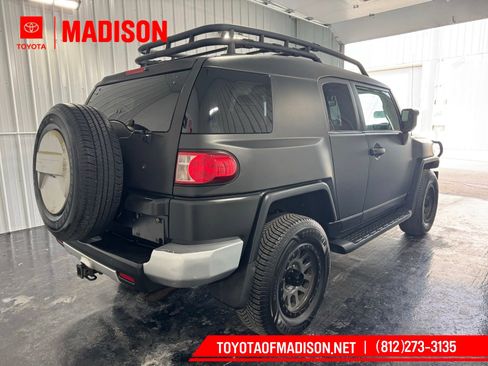 Used 2011 Toyota FJ Cruiser 4WD w/ Upgrade Pkg image 7