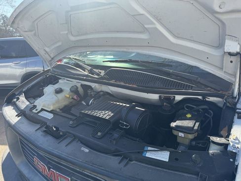 Used 2002 GMC Savana 3500 RWD image 9