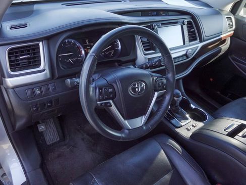 Used 2014 Toyota Highlander Limited image 10