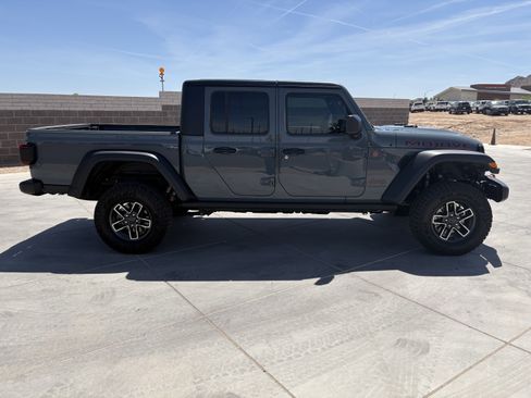 Used 2024 Jeep Gladiator Mojave image 6