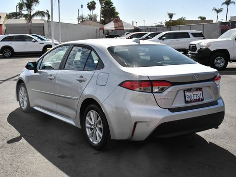 Used 2025 Toyota Corolla LE w/ LE Premium Package FWD image 6