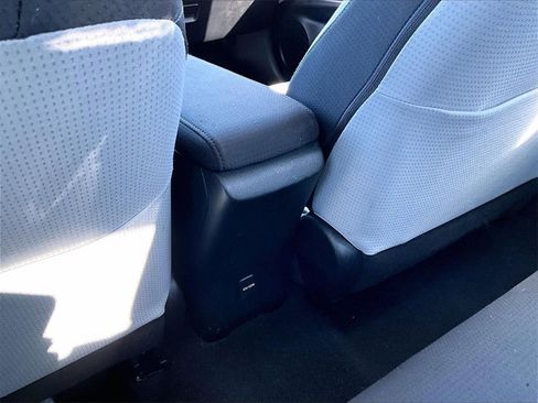 Used 2016 Toyota Prius Three image 26