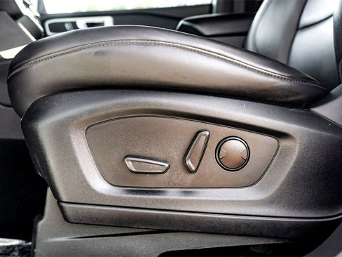 Used 2024 Ford Explorer XLT w/ Equipment Group 202A image 12