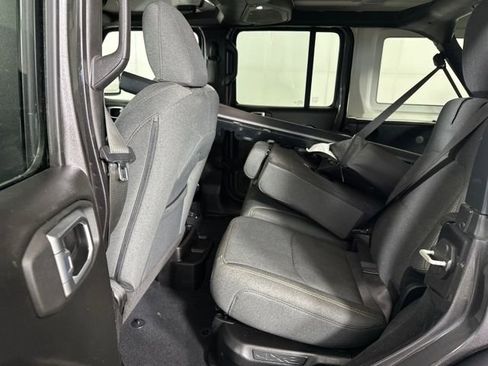 Used 2024 Jeep Wrangler Unlimited image 25