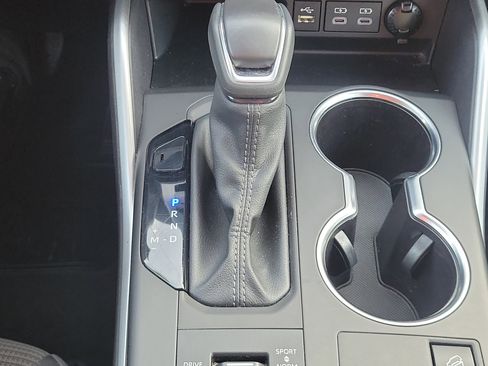 Used 2024 Toyota Highlander LE image 29