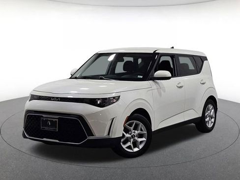 Used 2023 Kia Soul LX w/ Option Group 015 FWD image 1