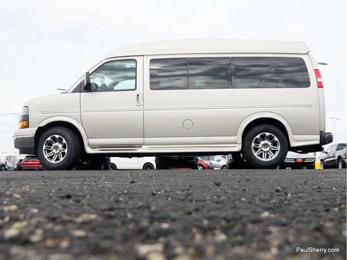 Used 2020 GMC Savana 2500 w/ Enhanced Convenience Package image 17