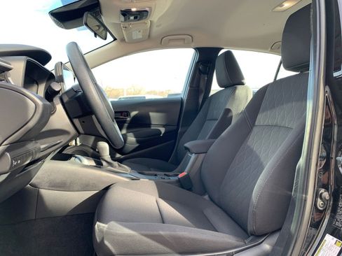 Used 2025 Toyota Corolla LE image 24