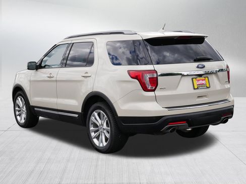 Used 2018 Ford Explorer XLT w/ Equipment Group 202A AWD/4WD image 5