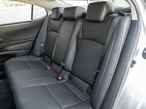 Used 2022 Lexus ES 300h w/ Premium Package image 11