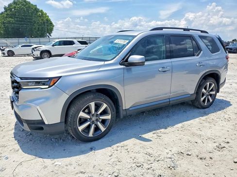 Used 2025 Honda Pilot Touring image 2